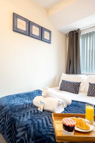The Oaklands - Luxury spacious 6-bed, near Solihull, Birmingham City, JLR, NEC, Airport, Resorts Wor