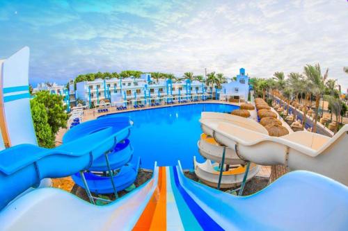 View aqua Resort &Aqua Park - Studios and suites inside mirage bay aqua Park