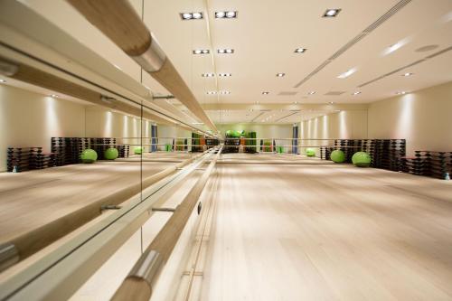 Kronwell Brasov Hotel - image 2