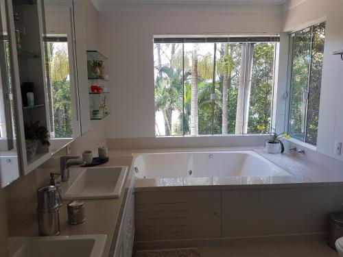 按摩, Casa na Praia Mole de Frente para Lagoa da Conceição - Paraíso - Pé na Areia - Condominio Privativo (Casa na Praia Mole de Frente para Lagoa da Conceicao - Paraiso - Pe na Areia - Condominio Privativo) in 莫勒海灘