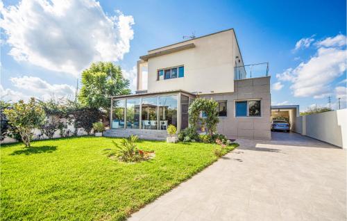  Stunning home in Ribarroja de Turia with WiFi and 3 Bedrooms in 46190 Riba-Roja De Turia