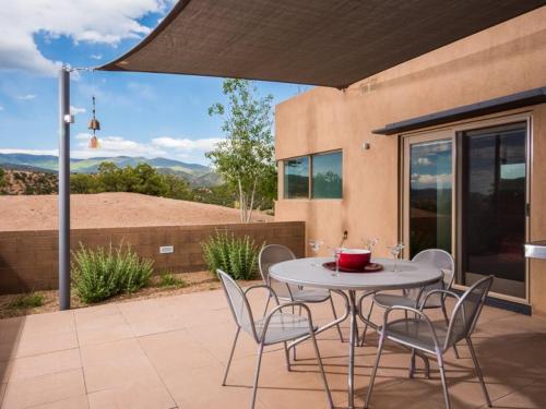 Butterfly House - Spectacular Modern Design and Mountain Views - NEW LISTING