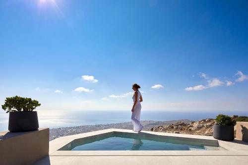 Santorini Sky, The Lodge