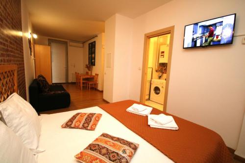 Rustic Studio - image 2