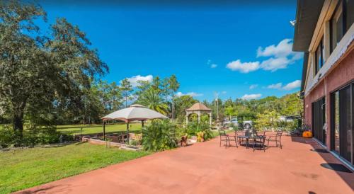 Luxurious 4 BR Pool House with Heated Indoor Pool Pets Welcome home