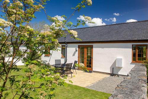 Iekārtas, Carnedd Cottage in Dwyran