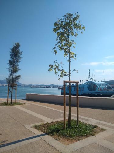 Les Sablettes, Appartement atypique les pieds presque dans l'eau