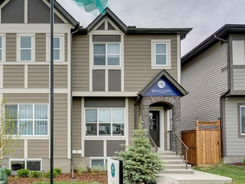 Beautiful secondary suite Close to Airport