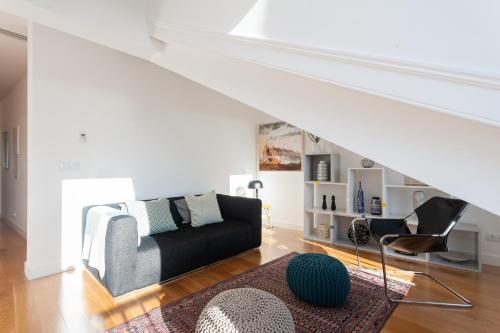 Alfama Charming Apartment with Amazing River View and Terrace 4