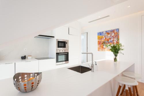 Alfama Charming Apartment with Amazing River View and Terrace