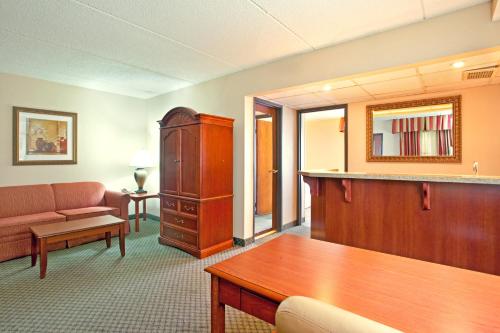 Holiday Inn Express Milwaukee - West Medical Center