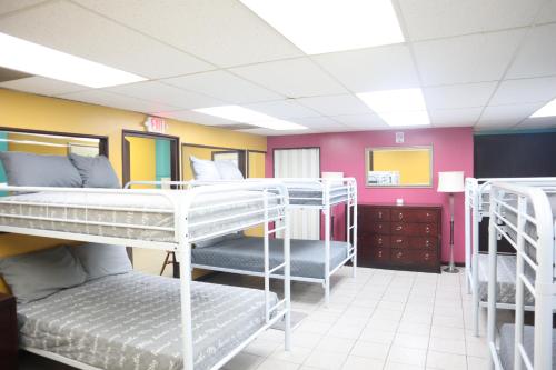 Shared Loft with 12 Full beds sleeps up to 24 - image 10
