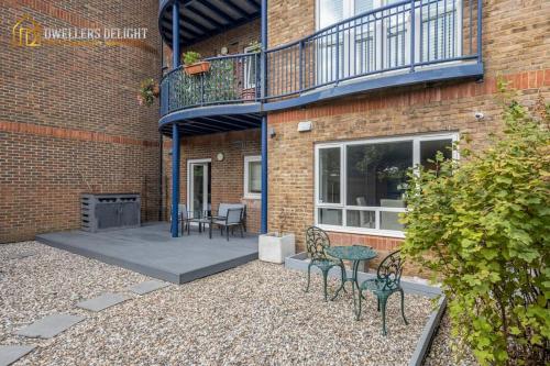 New Ultra Stylish ✪2Bedroom Flat ✪ 2 Bath ✪ Grays ✪ Parking + Wifi