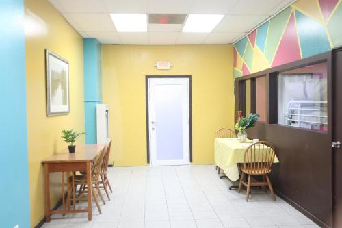 LOFT Shared Room for 2 - image 9