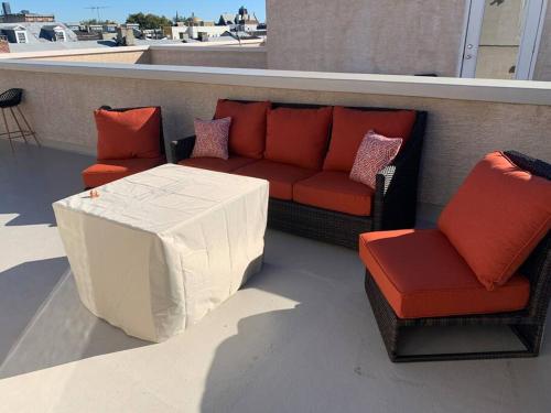 Center City Roofdeck Hot Tub w Garage