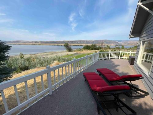 Crescent Bar Waterfront Home- Private Beach, Water Views, Hiking, Golf, Live Concerts - Quincy
