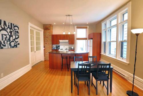 Bright and airy downtown apartment in Hull Gatineau