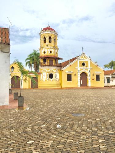 Casa Portales de Santa Bárbara (Casa Portales de Santa Barbara) in Mompos