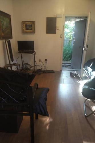 Awesome 1 bedroom Coachhouse