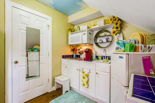 The Studio On Taylor near Bonaventure Cemetary