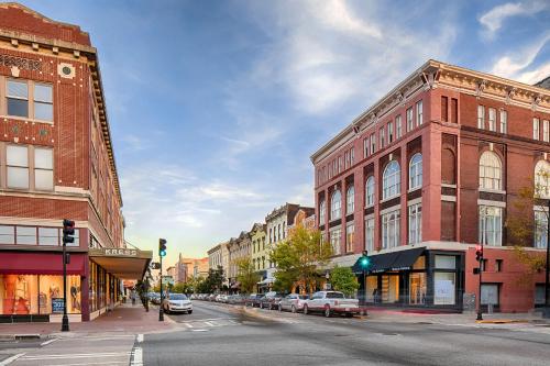 The Studio On Taylor near Bonaventure Cemetary
