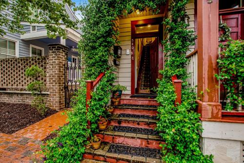 The Studio On Taylor near Bonaventure Cemetary