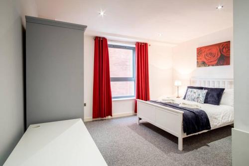 Large 2 Bed, 2 Bath, Free Parking & WiFi, Sheffield (foto 6)