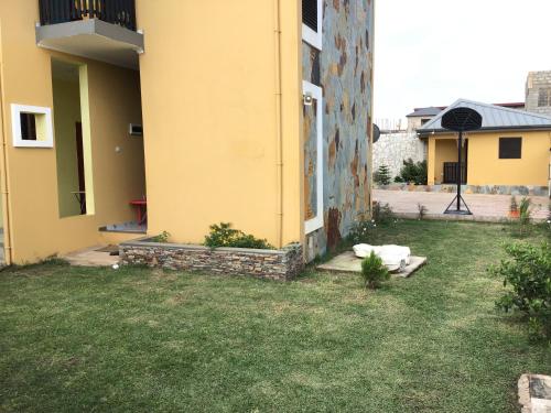 Hidden Gem In Oyibi New 2 Luxury Bedroom Apartment in Aburi