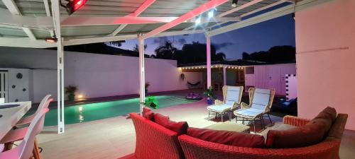 Cozy 3 Bedroom Villa with Tropical Garden and private Pool