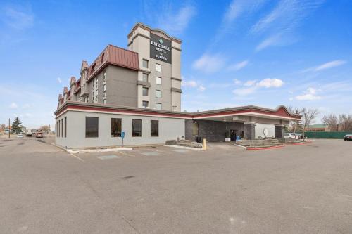 Emerald Hotel & Suites Calgary Airport