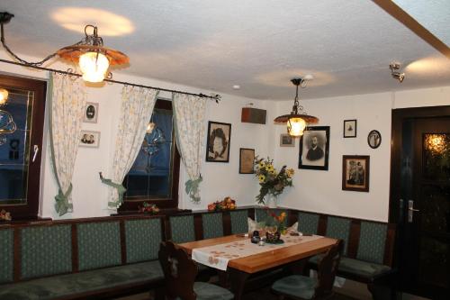 Restaurant, Landgasthof Hotel Zur Linde im Taunus in Weilrod
