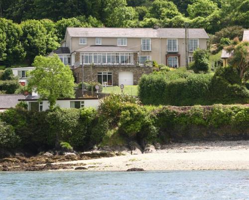 . Shearwater Country House Accommodation