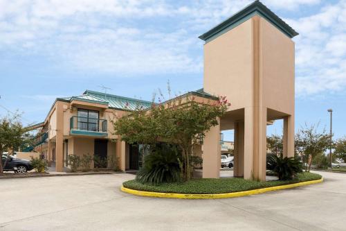 Rodeway Inn & Suites