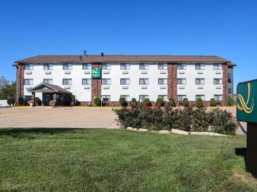 Quality Inn & Suites Bloomington I-55 and I-74 in Bloomington, USA
