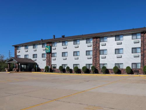 Quality Inn & Suites Bloomington I-55 and I-74 in Bloomington, USA