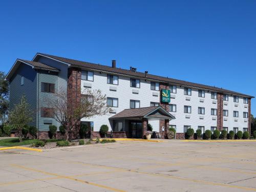 Quality Inn & Suites Bloomington I-55 and I-74