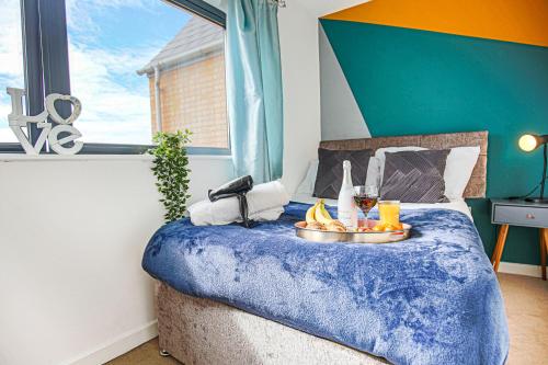 Spacious House - Sleeps up to 14 guests - Pool Table, Smart TVs with Netflix, Free Parking and Garde