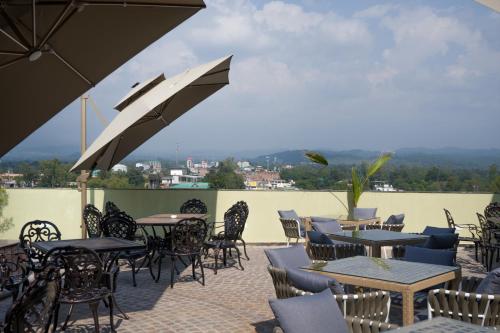 Étterem, Hotel Clarks Inn Suites Kangra in Kangra