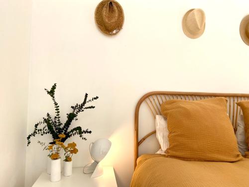 Cottage guesthouse bedroom and apartment for 2 garden swimming pool and breakfast included