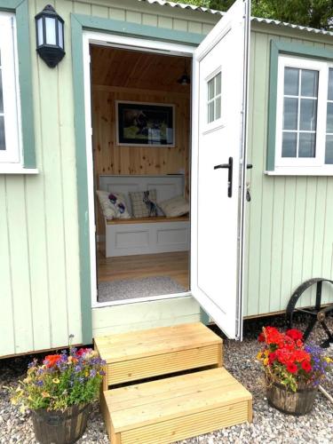 Entrance, Remarkable Shepherds Hut in a Beautiful Location in Muirton