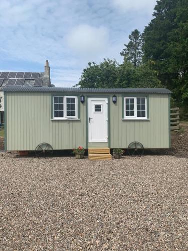 Exterior view, Remarkable Shepherds Hut in a Beautiful Location in Muirton