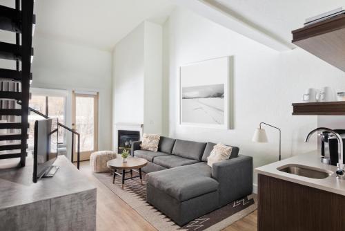 1 king bed, 1 sofa bed