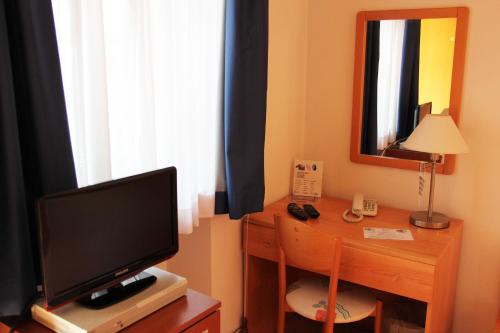 Double Room image 4