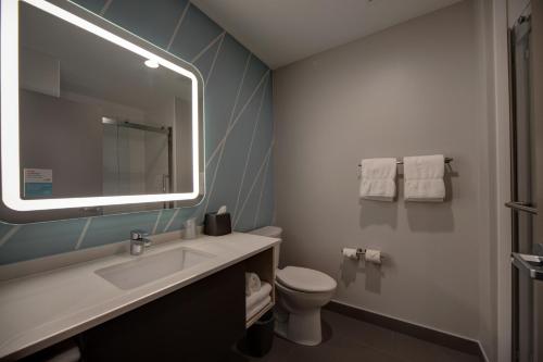 avid hotel Oklahoma City – Yukon by IHG - 화장실