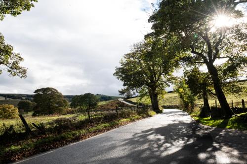 Innkeeper's Lodge Castleton Peak District - image 12