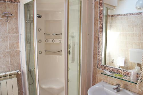 Double Room image 6