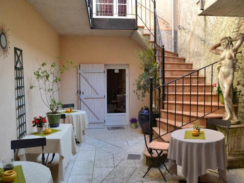 . Hostellerie De La Poste