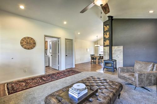 Cozy Designer Home with Gorgeous Mountain Views - image 3