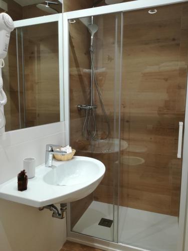 Bathroom, Hotel Flora in Alba Adriatica