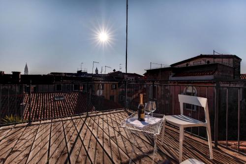 Venice Skyline View Studio Apartment M0270428215, Venedig